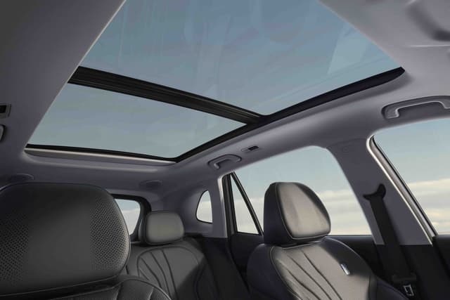 carousel-item-Panoramic Roof with Electric Sunshade